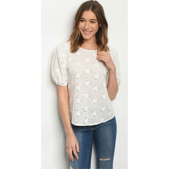 🆕Eyelet puffy short sleeve blouse - Picture 2 of 4